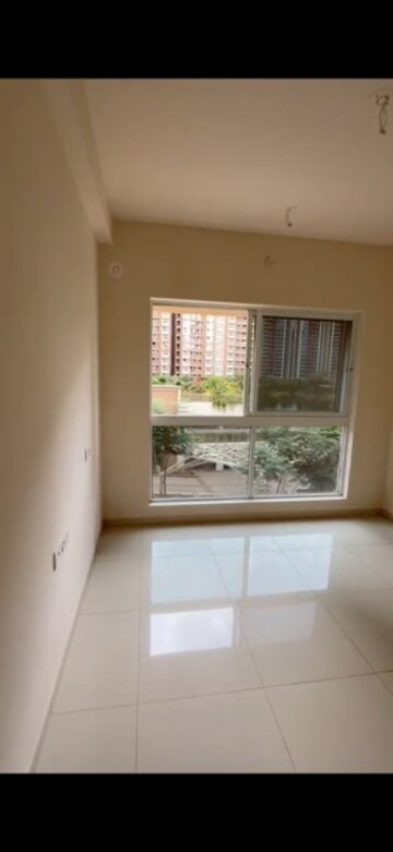Room in 2 BHK Apartment at Godrej Green Vistas, Mahalunge – for Rent