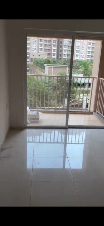 Room in 2 BHK Apartment at Godrej Green Vistas, Mahalunge – for Rent