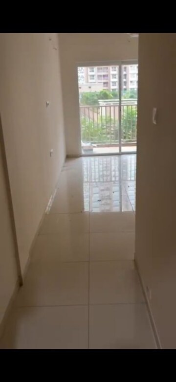 Room in 2 BHK Apartment at Godrej Green Vistas, Mahalunge – for Rent
