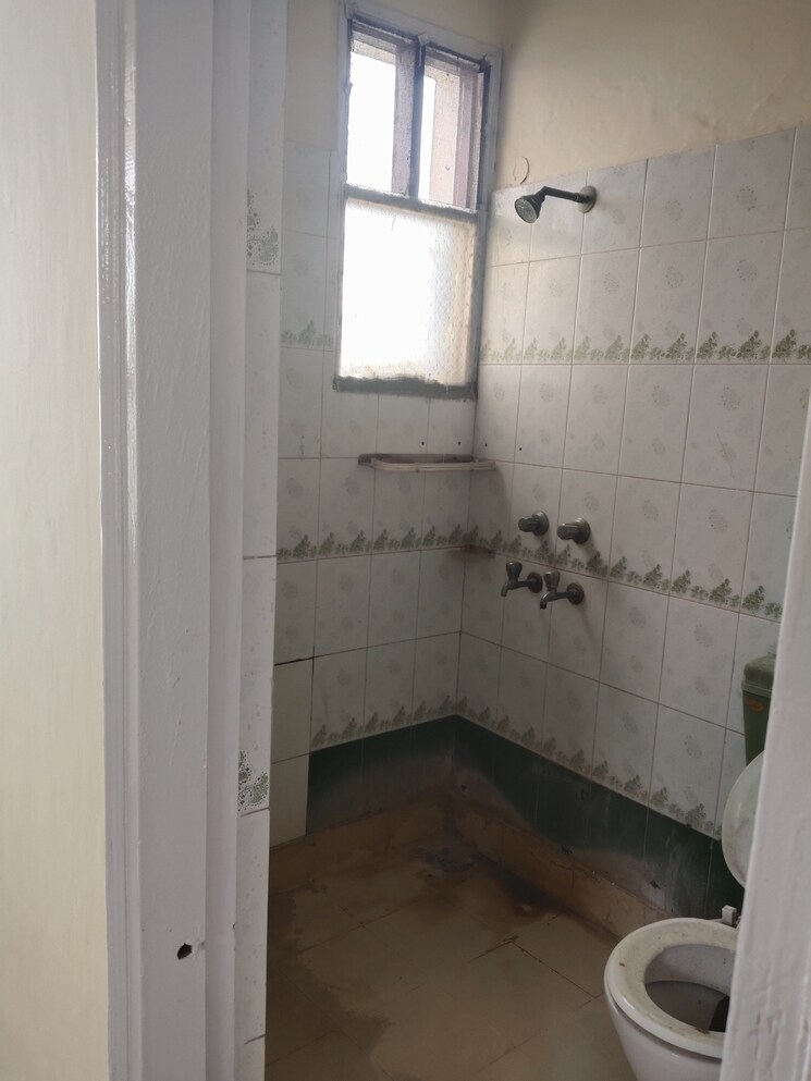 Bathroom, sector 21c 3 Bedroom 1450 Sq.Ft. Apartment In Sector 21c Faridabad 9113027