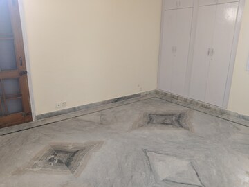 Room in 3 BHK Apartment at Sector 21c – for Rent