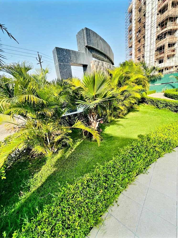 Garden, ratan-galaxy 4 Bedroom 2535 Sq.Ft. Apartment In Vrindavan Yojna Lucknow 9113048