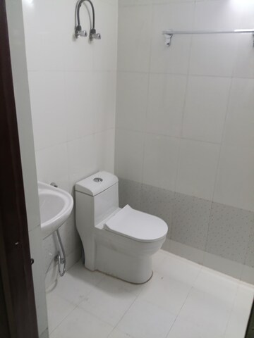 Bathroom in 3 BHK Apartment at RWA Apartments, Sector 31 – for Rent