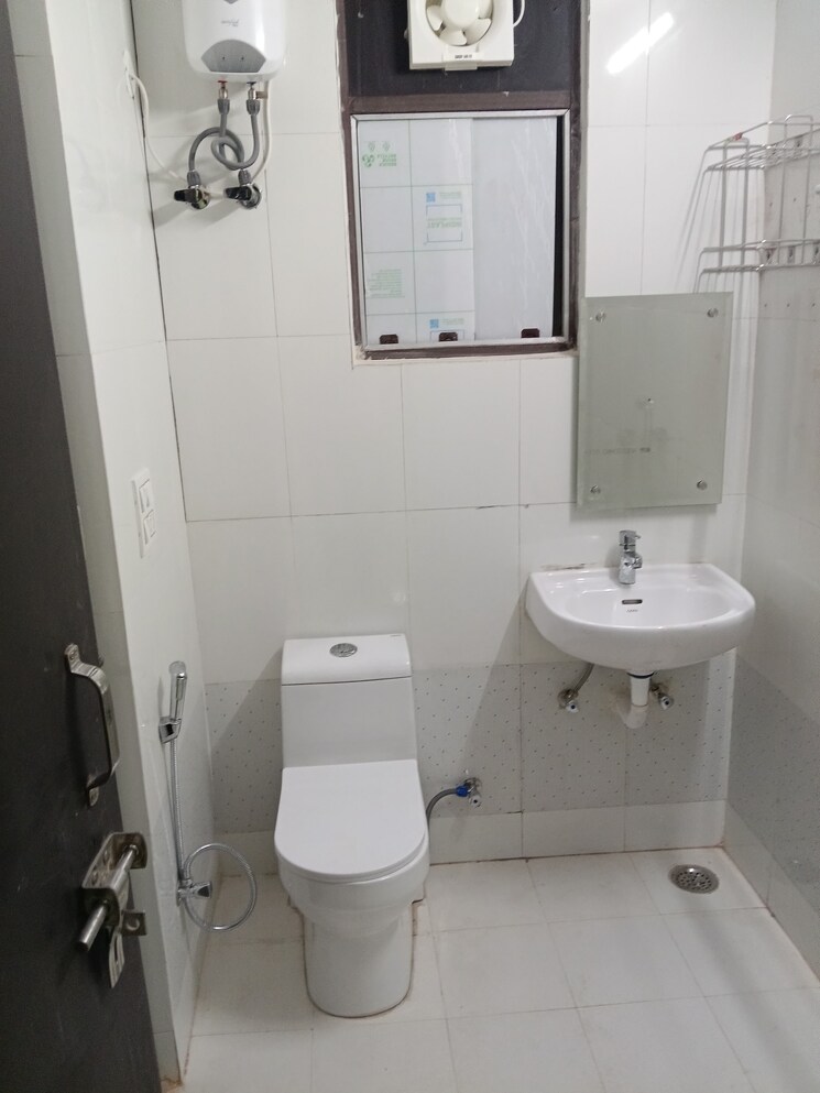 Attached Bathroom, rwa-apartments 3 Bedroom 1600 Sq.Ft. Apartment In Sector 31 Noida 9113069