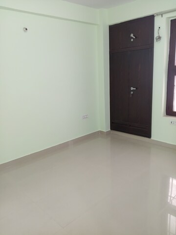 Room in 3 BHK Apartment at RWA Apartments, Sector 31 – for Rent