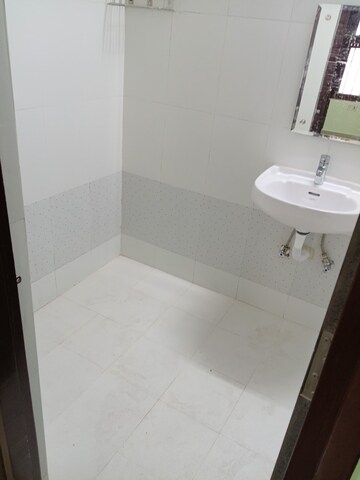 Bathroom in 3 BHK Apartment at RWA Apartments, Sector 31 – for Rent