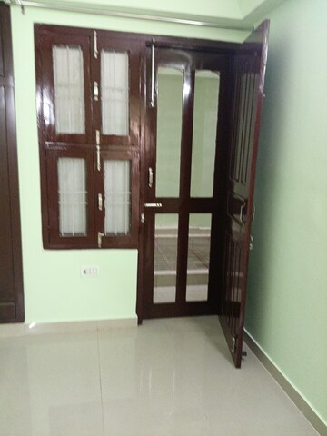 Room in 3 BHK Apartment at RWA Apartments, Sector 31 – for Rent