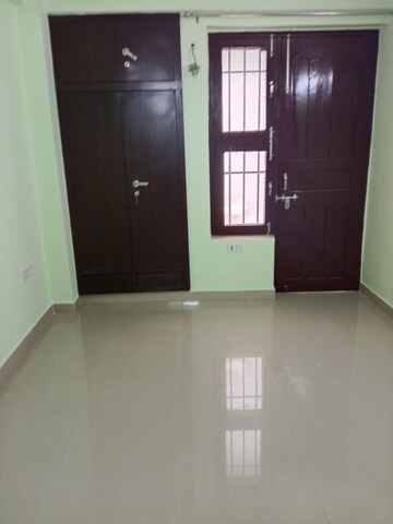 3 BHK Apartment For Rent in RWA Apartments, Sector 31