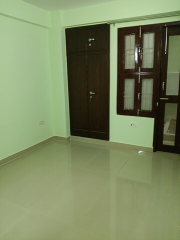 Room in 3 BHK Apartment at RWA Apartments, Sector 31 – for Rent