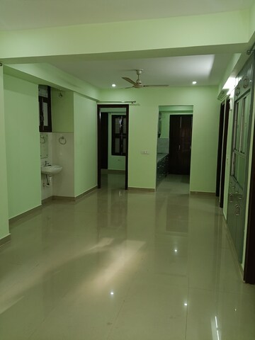 Building Lobby in 3 BHK Apartment at RWA Apartments, Sector 31 – for Rent