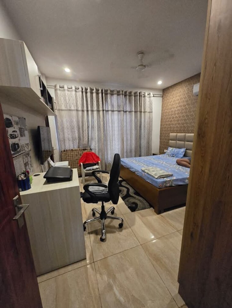 Master Bedroom, sector 117 3 Bedroom 250 Sq.Yd. Apartment In Sector 117 Mohali 9113119