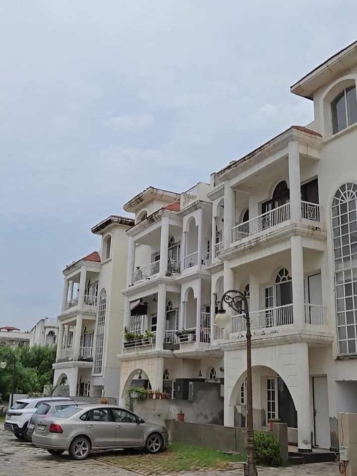 3 BHK + Servant Room,Study Room,Extra Room Apartment For Sale in Real Estate Advisor 