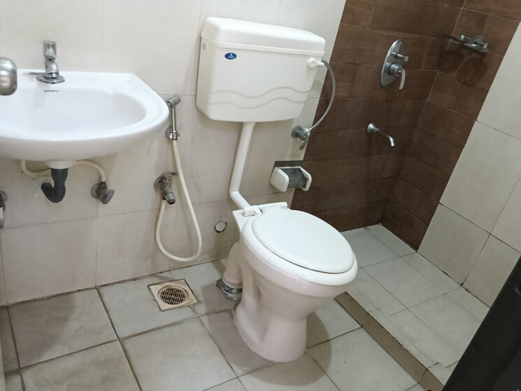 Bathroom, rna-continental 2 Bedroom 730 Sq.Ft. Apartment In Chembur Mumbai 9113133