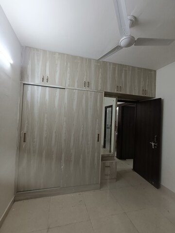 Room in 2 BHK Apartment at Signature Global Prime, Sector 63a – for Rent