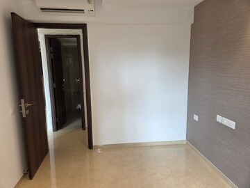 Room in 2 BHK Apartment at Hiranandani Highland, Powai – for Rent