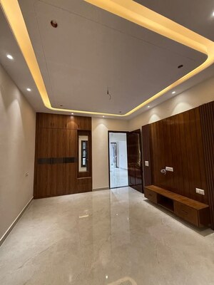 Room in 5 BHK Independent House at Sector 125 – for Sale