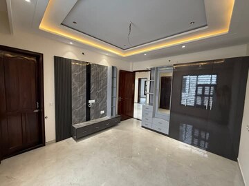 Room in 5 BHK Independent House at Sector 125 – for Sale