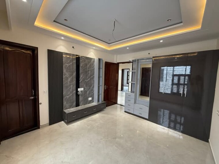 Room, sector 125 5 Bedroom 200 Sq.Yd. Independent House In Sector 125 Mohali 9113197