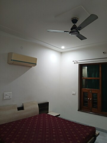Bedroom in 1 RK Builder Floor at Pla – for Rent