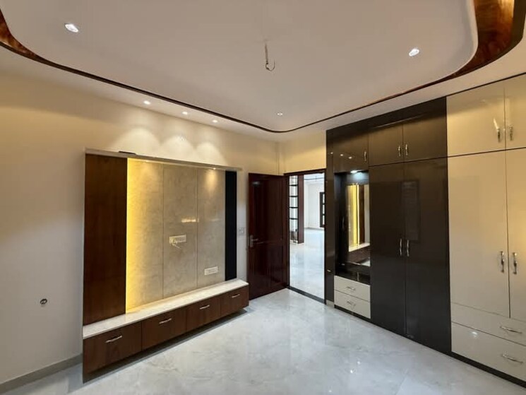 Room, sector 125 5 Bedroom 200 Sq.Yd. Independent House In Sector 125 Mohali 9113197