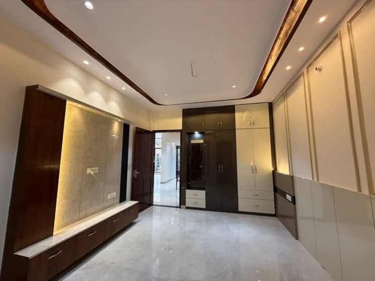 Room, sector 125 5 Bedroom 200 Sq.Yd. Independent House In Sector 125 Mohali 9113197