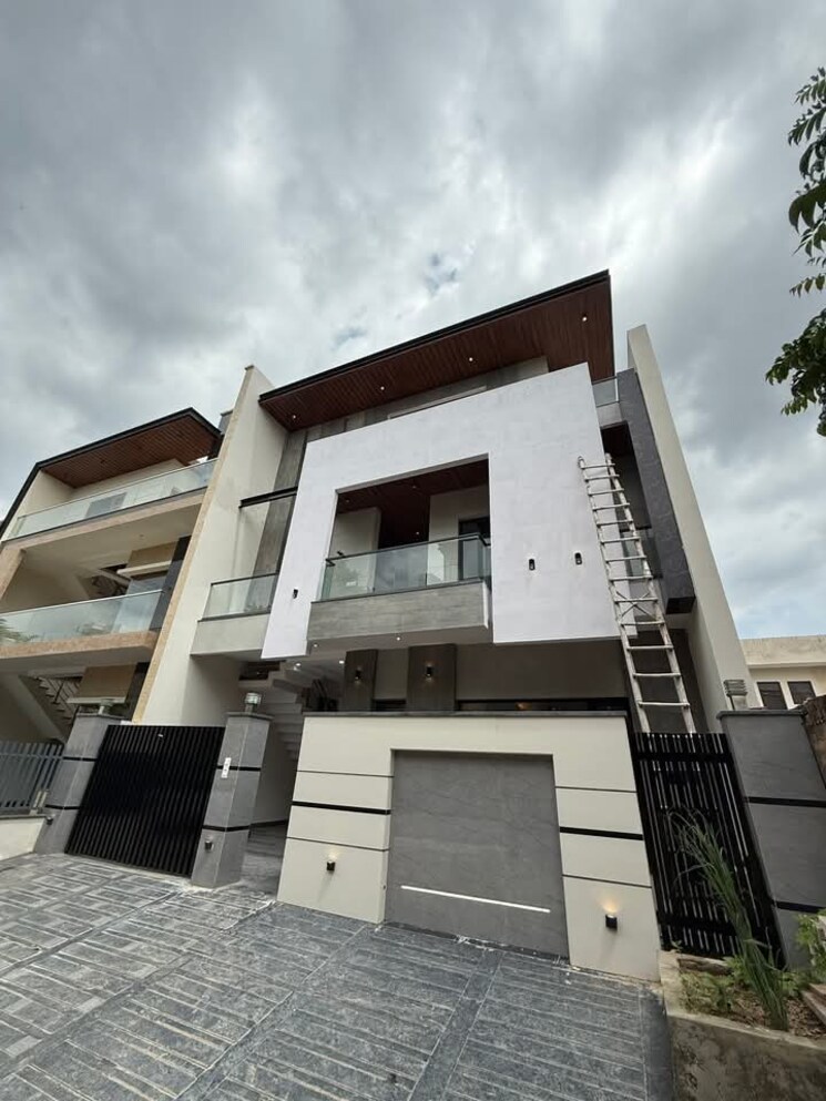 Exterior View, sector 125 5 Bedroom 200 Sq.Yd. Independent House In Sector 125 Mohali 9113197
