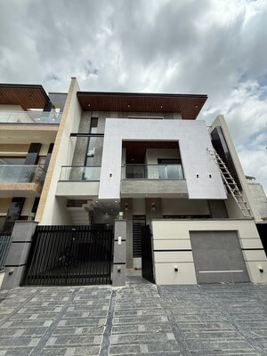 5 BHK Independent House For Sale in Sector 125