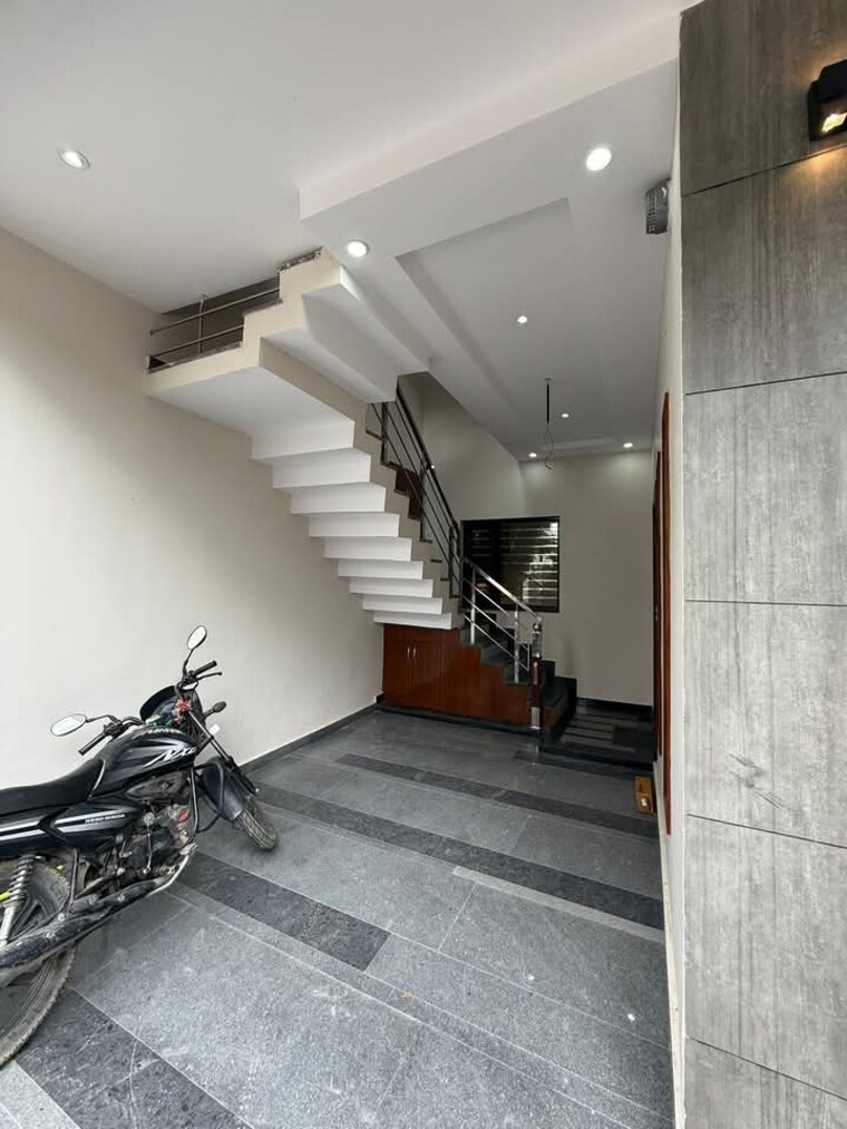  Parking, sector 125 5 Bedroom 200 Sq.Yd. Independent House In Sector 125 Mohali 9113197