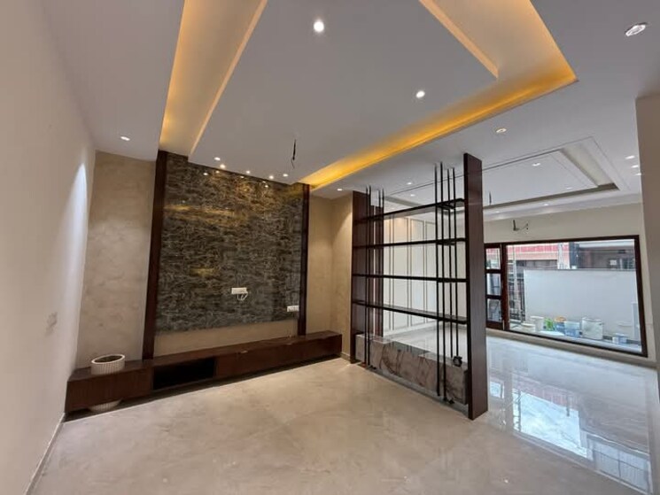 Room, sector 125 5 Bedroom 200 Sq.Yd. Independent House In Sector 125 Mohali 9113197