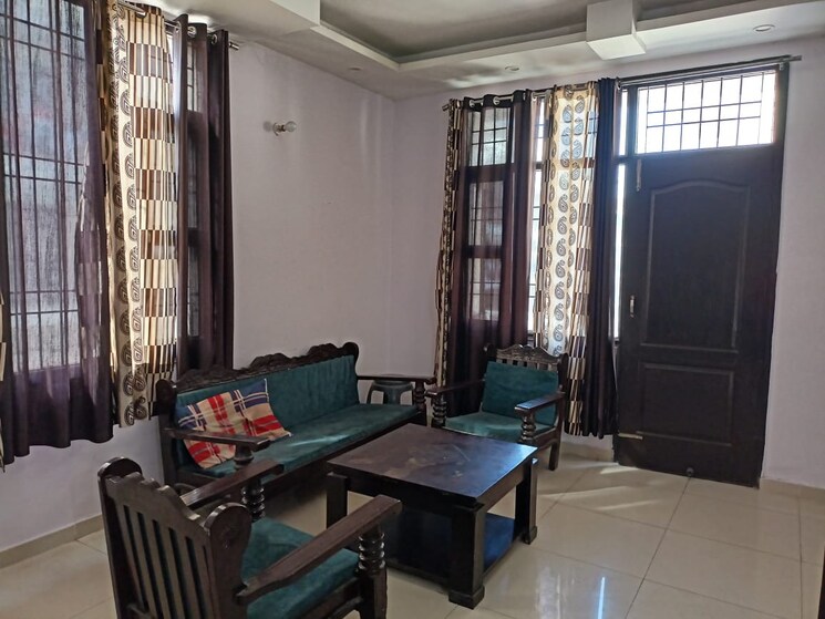 Living Room, kishanpura 2 Bedroom 100 Sq.Yd. Apartment In Kishanpura Zirakpur 9113217