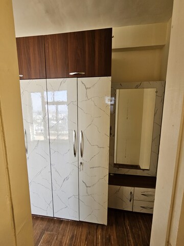 Room in 3 BHK Apartment at Gomti Nagar – for Rent