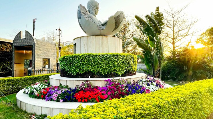 Garden, azeagaia-botanica 5 Bedroom 5200 Sq.Ft. Penthouse In Vrindavan Yojna Lucknow 9113260