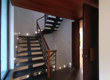 Staircase in 4 BHK Builder Floor at RWA Apartments Sector 39, Sector 39 – for Rent