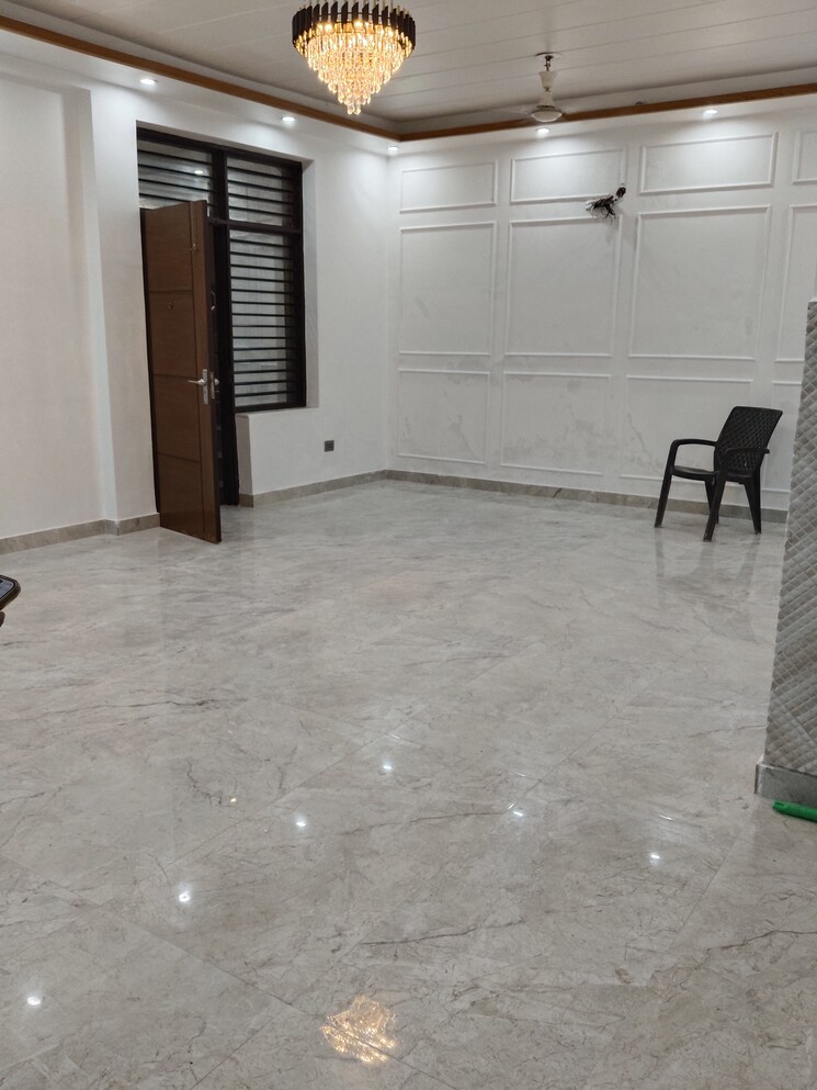 Room, green fields colony 3 Bedroom 1900 Sq.Ft. Builder Floor In Green Fields Colony Faridabad 9113276