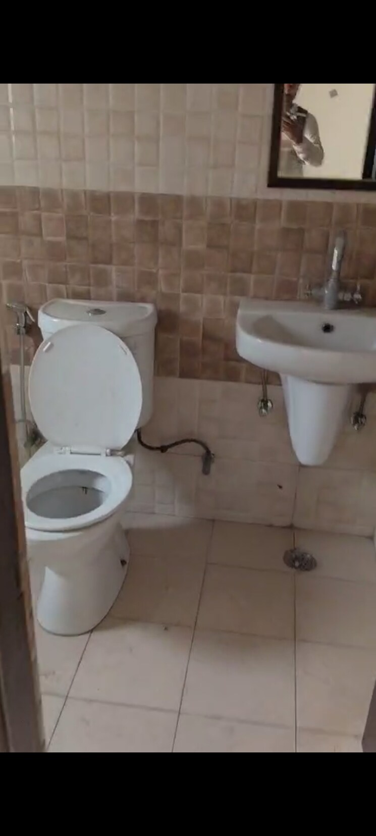 Bathroom, amrapali-centurian-park 3 Bedroom 1535 Sq.Ft. Apartment In Tech Zone 4 Greater Noida Greater Noida 9113289