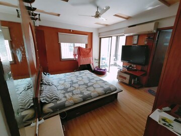 Bedroom in 3 BHK Apartment at Satellite – for Rent