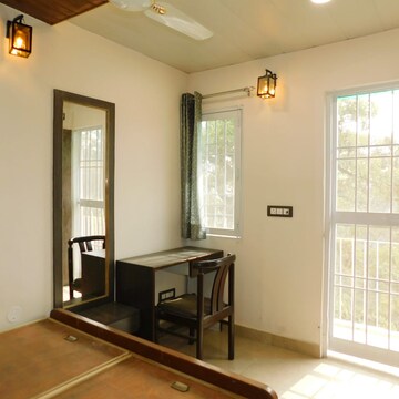 Room in 2 BHK Builder Floor at DLF City Phase IV, Sector 27 – for Rent
