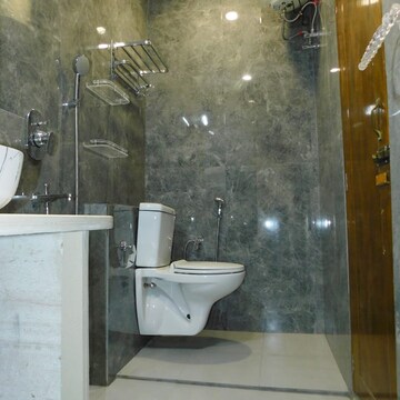 Bathroom in 2 BHK Builder Floor at DLF City Phase IV, Sector 27 – for Rent