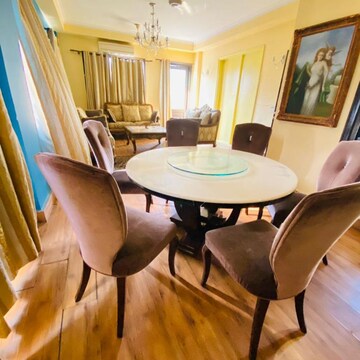 Team Area in 2 BHK Builder Floor at Emaar MGF Metropolis, Maruti Vihar – for Rent