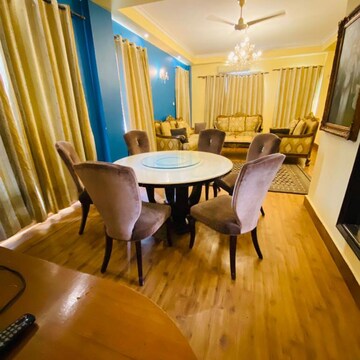 Team Area in 2 BHK Builder Floor at Emaar MGF Metropolis, Maruti Vihar – for Rent