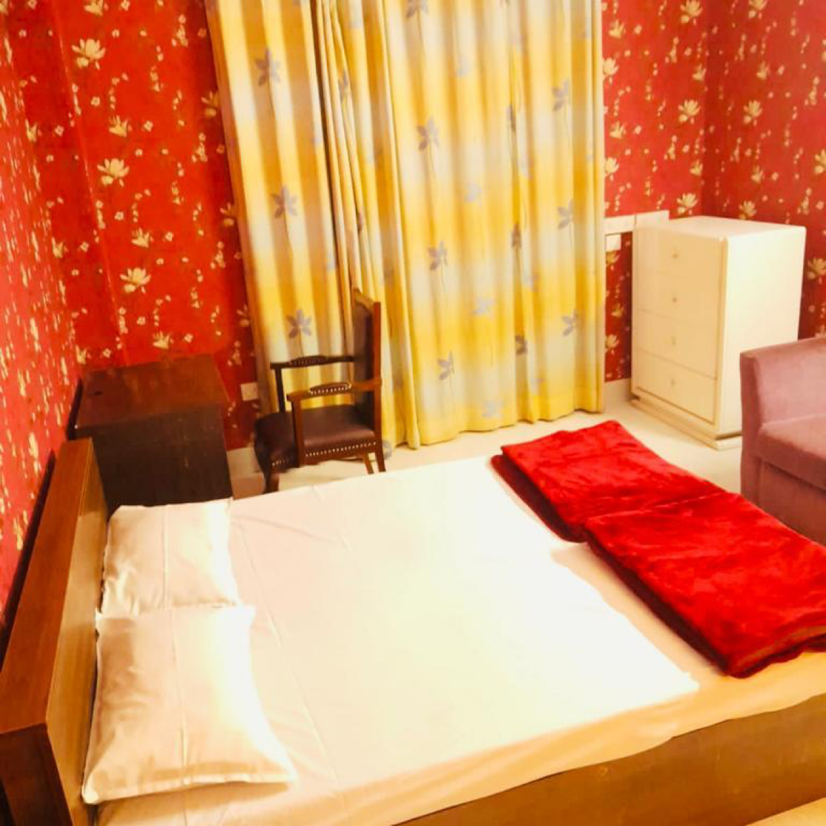 2 BHK 1700 Sq.Ft. Builder Floor in DLF Royale Residences