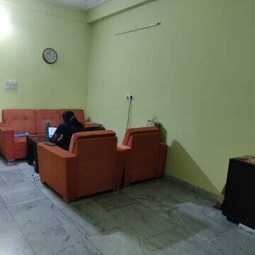 Living Room in 2 BHK Builder Floor at DLF The Royalton Tower, Golf Course Road – for Rent