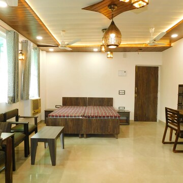 Master Bedroom in 2 BHK Builder Floor at DLF The Royalton Tower, Golf Course Road – for Rent