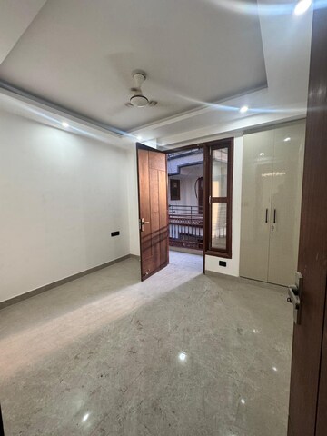 Room in 1 BHK Builder Floor at Saket – for Rent