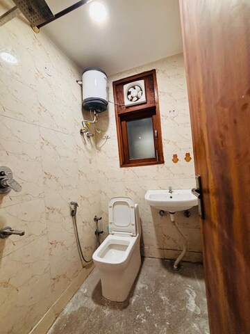 Bathroom in 1 BHK Builder Floor at Saket – for Rent