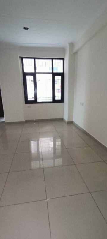 Room in 3 BHK Apartment at Gaur Green City, Indrapuram – for Sale