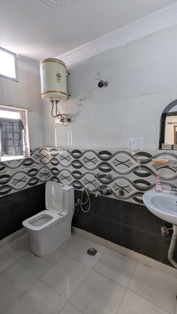Bathroom in 1 BHK Apartment at Sarita Vihar – for Rent