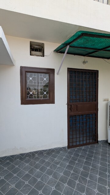 Room in 1 BHK Apartment at Sarita Vihar – for Rent