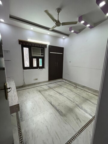 Room in 2 BHK Apartment at Janakpuri – for Sale