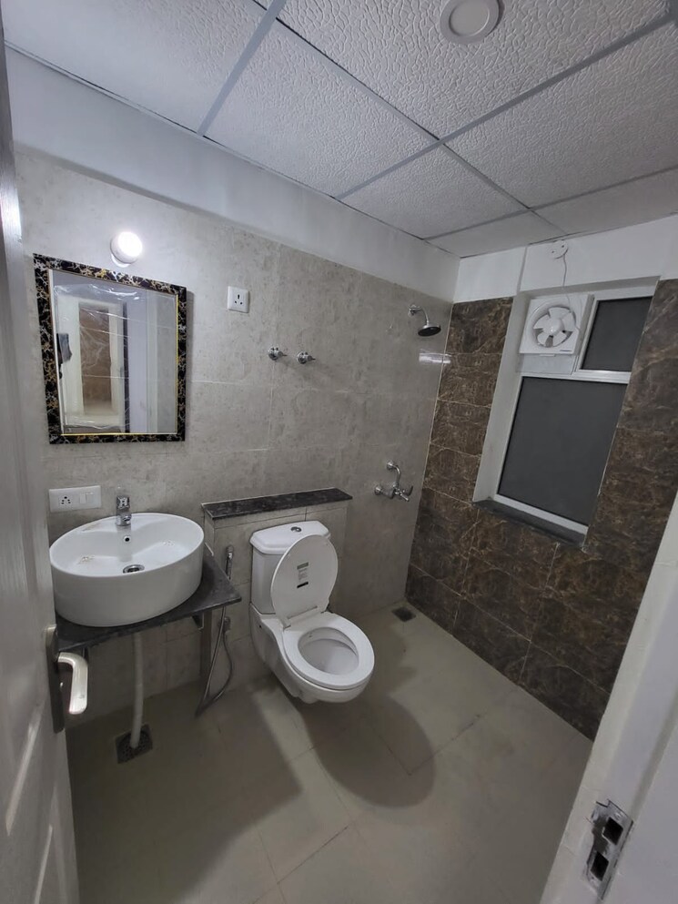 Bathroom, sushma-valencia 2 Bedroom 1300 Sq.Ft. Apartment In International Airport Road Zirakpur 9113482